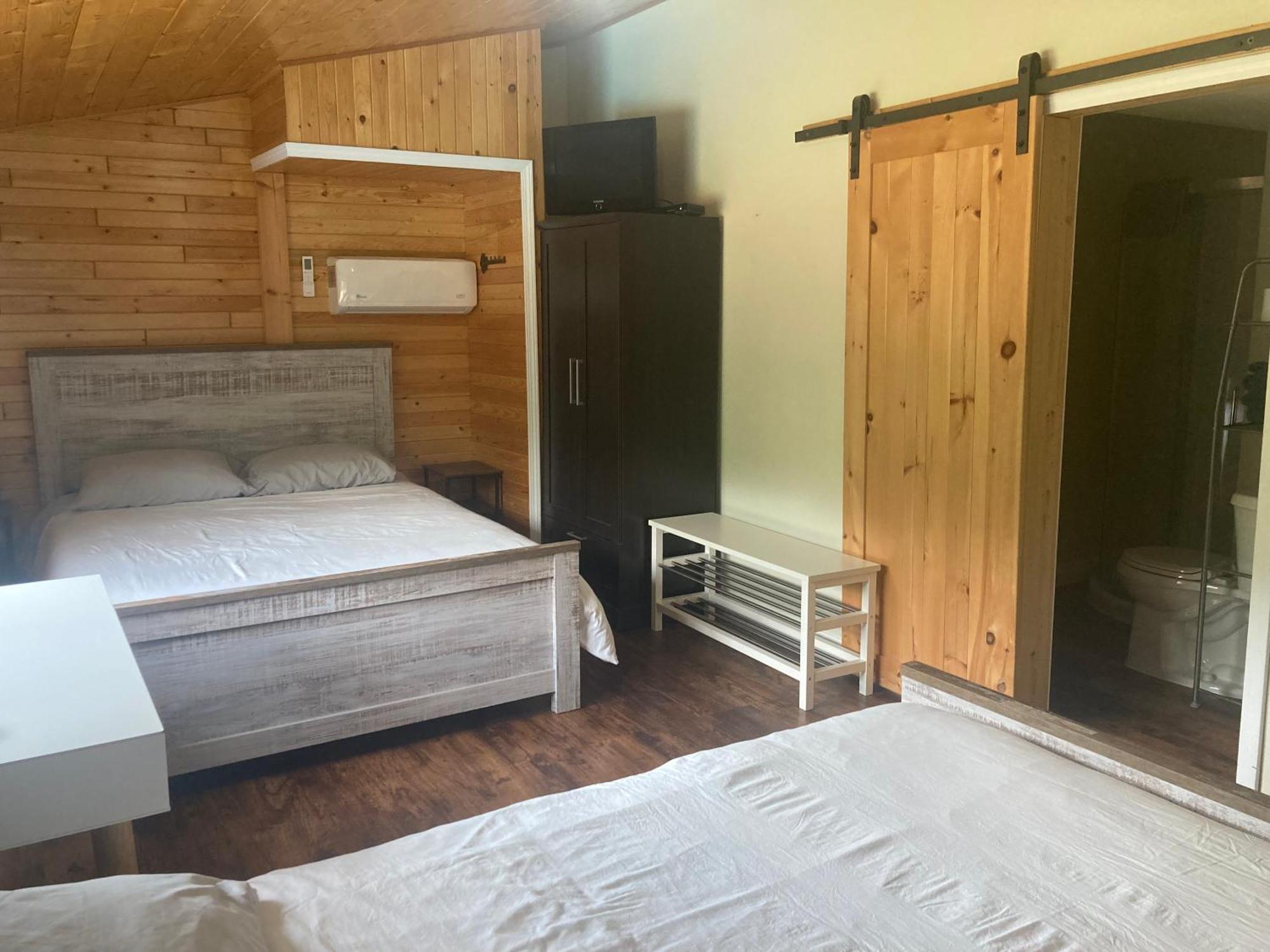 Cougar Mountain Lodge And Resort Cabin Rentals Valemount Exterior foto