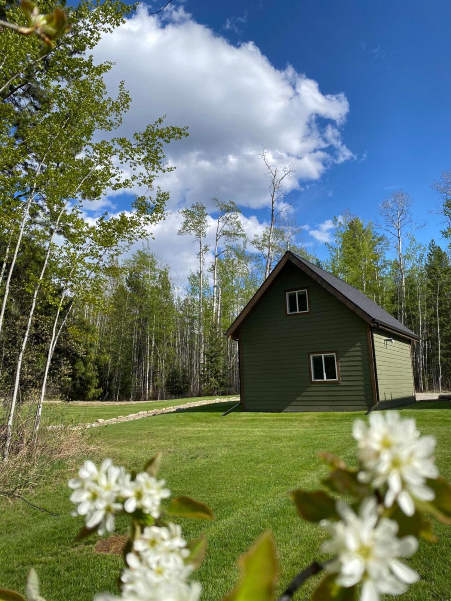 Cougar Mountain Lodge And Resort Cabin Rentals Valemount Exterior foto